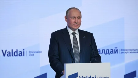 Putin: Yalnız suveren dövlətlər çağırışılara cavab verə bilərlər