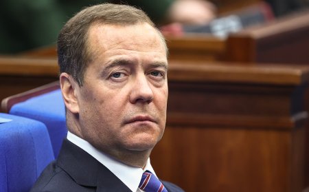 Medvedev Şoltsa: Angela Merkeldən yaxşı ola bilməzsən