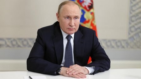 Putin: Birqütblü dünya arxada qalır, çoxqütblü dünyanın konturları cızılır