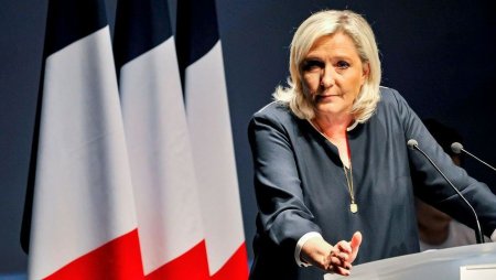 Marin Le Pen: Fransa Ukraynanı silahlandırmağı dayandırmalıdır