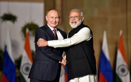 Rusiya-Hindistan neft ticarəti ABŞ dollarının onilliklər boyu davam edən hökmranlığını sarsıdır - Reuters